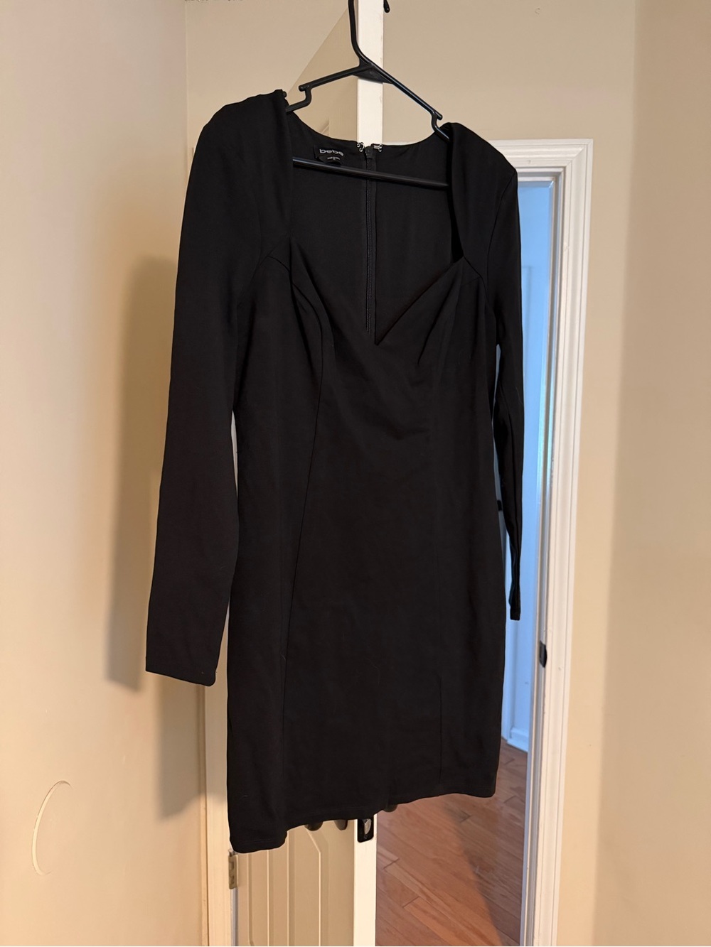 bebe Black Long Sleeve V-Neck Sheath Dress